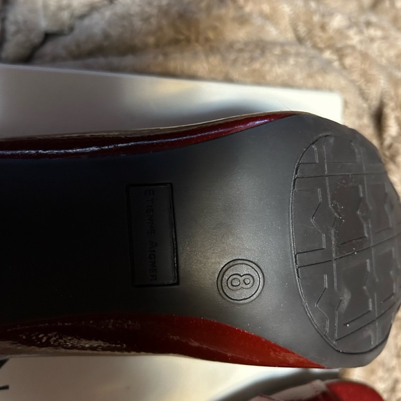 Etienne Aigner Chic Cream Decor Piece - Picture 6 of 10